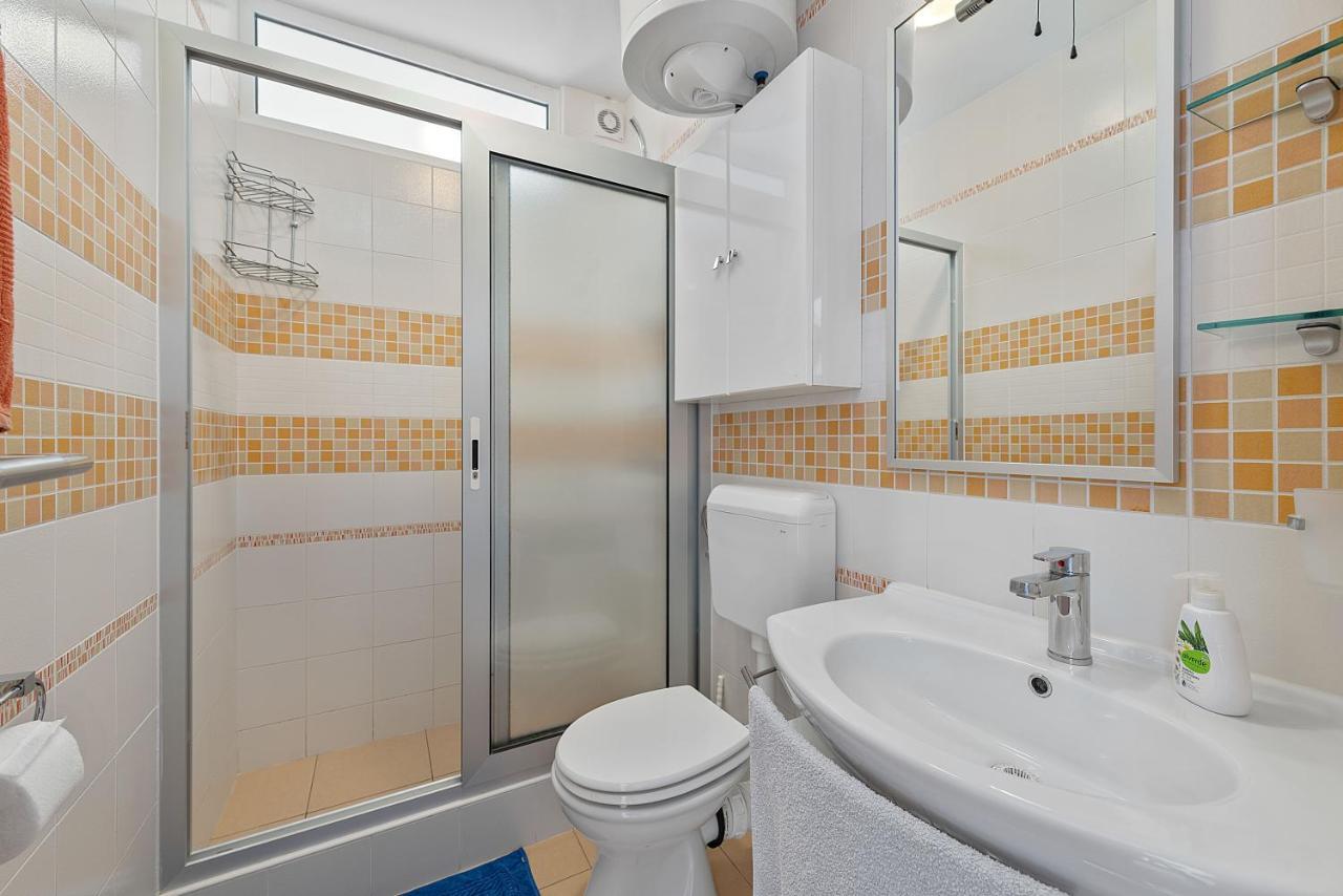 Apartments Joni Cikat มาลีโลชินจ์ ภายนอก รูปภาพ
