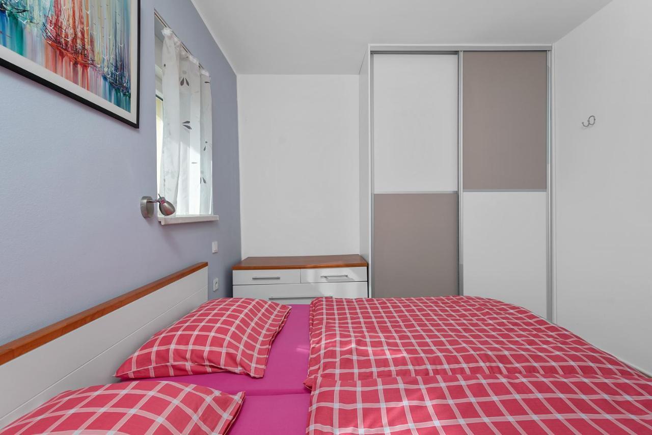 Apartments Joni Cikat มาลีโลชินจ์ ภายนอก รูปภาพ